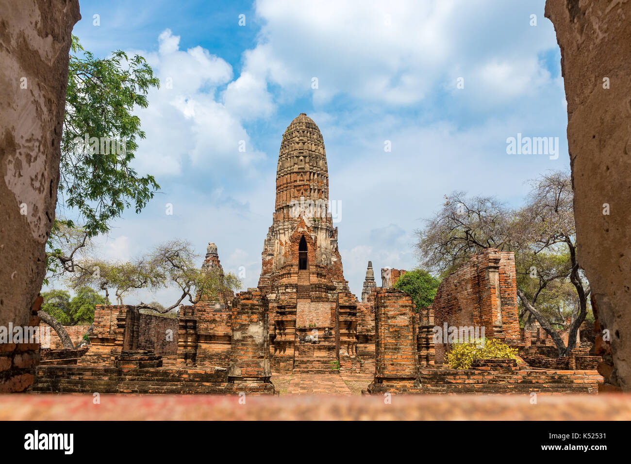 Ancient ruin ayutthaya hi-res stock photography and images - Alamy