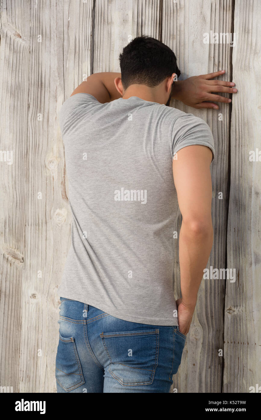 Leaning against wall pose hi res stock photography and images Alamy