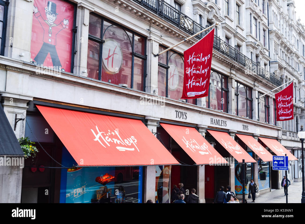 Hamleys london queue hi-res stock photography and images - Alamy
