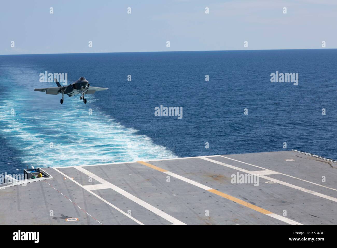 170904-N-AD724-0028 (ATLANTIC OCEAN) September 4, 2017 – An F-35C Lightning II, from the “Grim Reapers” of Strike Fighter Squadron 101 (VFA 101), land Stock Photo