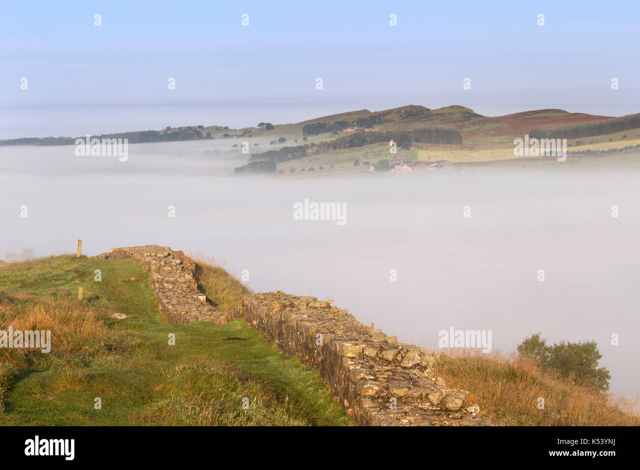 Hadrian's Wall, Northumberland, England - looking west as early morning mist hangs over low ground near Cawfield Stock Photo
