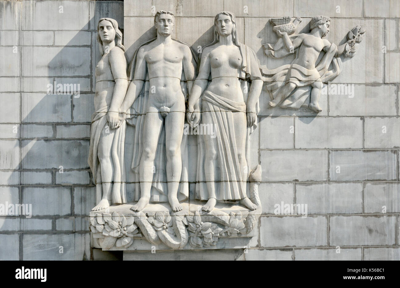 Brussels / Bruxelles, Belgium. Mont des Arts: bas relief by Antoine Vriens (1902-1987) representing the Garden of Eden Stock Photo