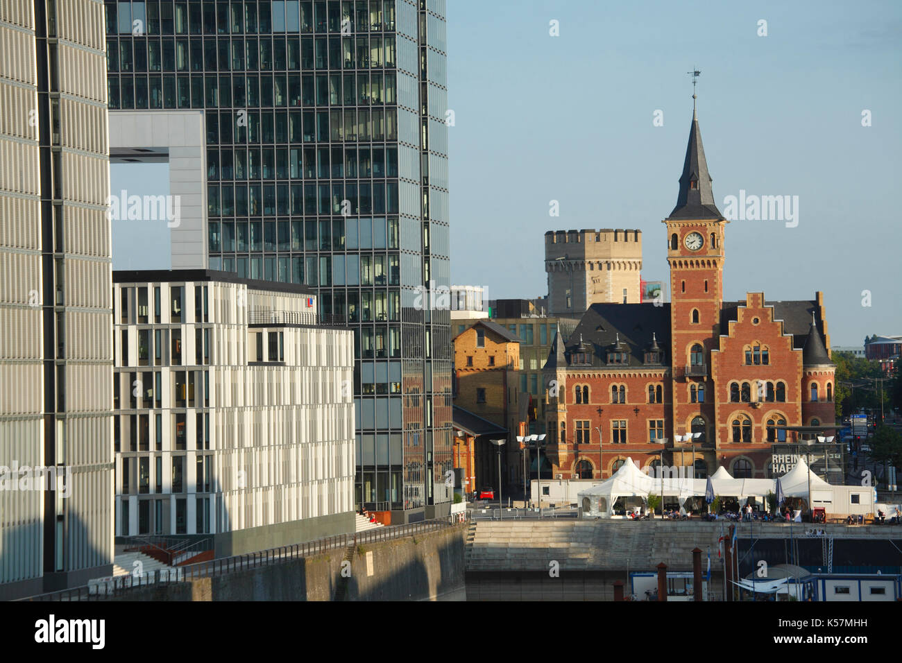 Kranhäuser, Altes Hafenamt, Rheinauhafen, Yachthafen, Köln, Nordrhein-Westfalen, Deutschland    I Kranhaeuser, Altes Hafenamt at Rheinauhafen, Cologne Stock Photo