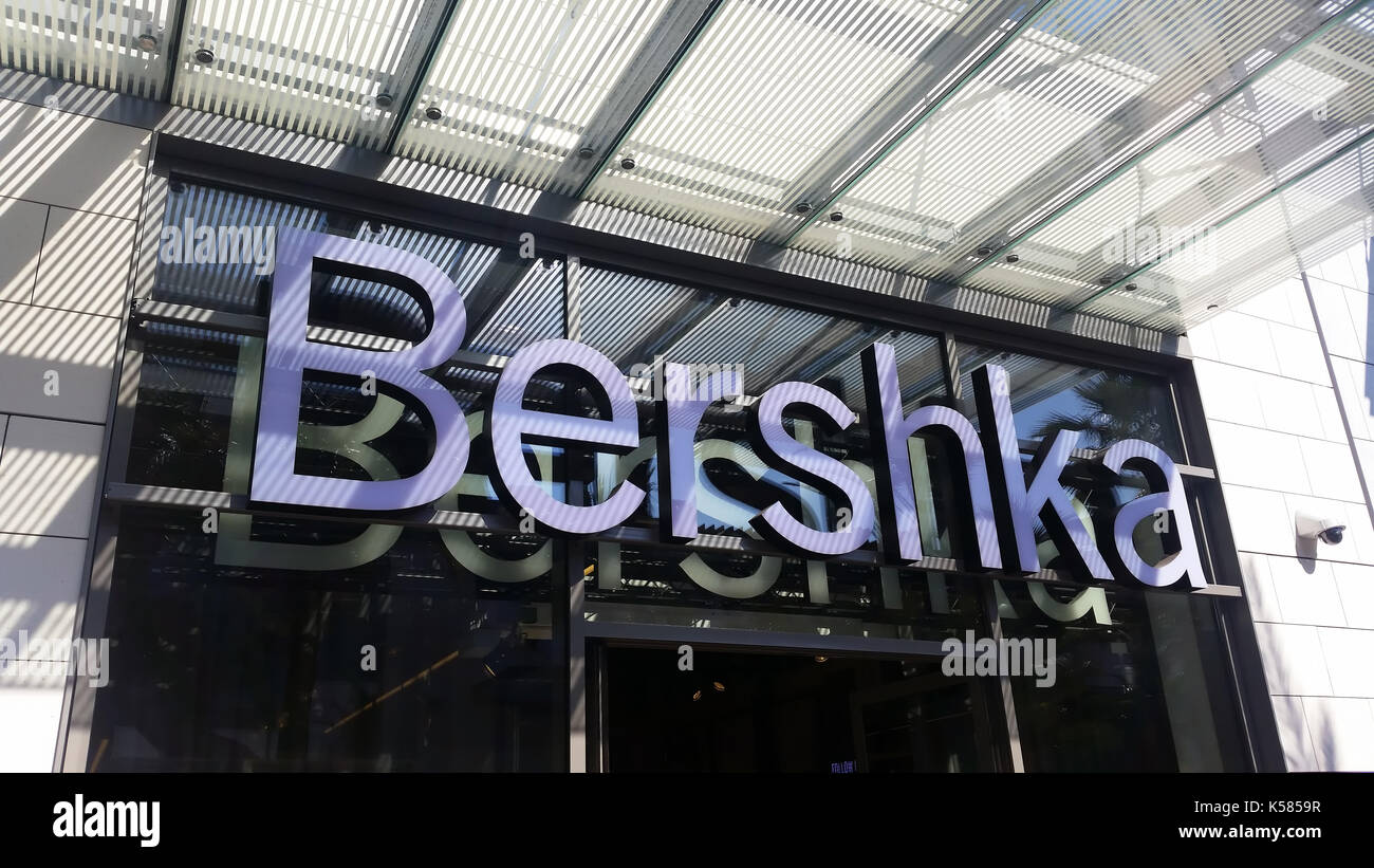 Bershka logo hi-res stock photography and images - Alamy