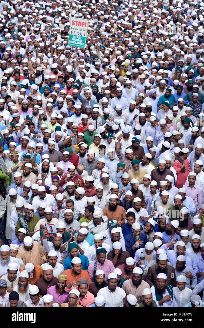 Dhaka, Bangladesh. 08th Sep, 2017. DHAKA, BANGLADESH – SEPTEMBER 07, 2017: Several Bangladeshi Islamic party organize a demonstration in front of Baitul Mukkaram National mosque against the recent attack on Muslim Rohingya community at Myanmar. Thousands of homes have been destroyed in multiple villages amid an ongoing crackdown by the Burmese military. Credit: SK Hasan Ali/Alamy Live News Stock Photo