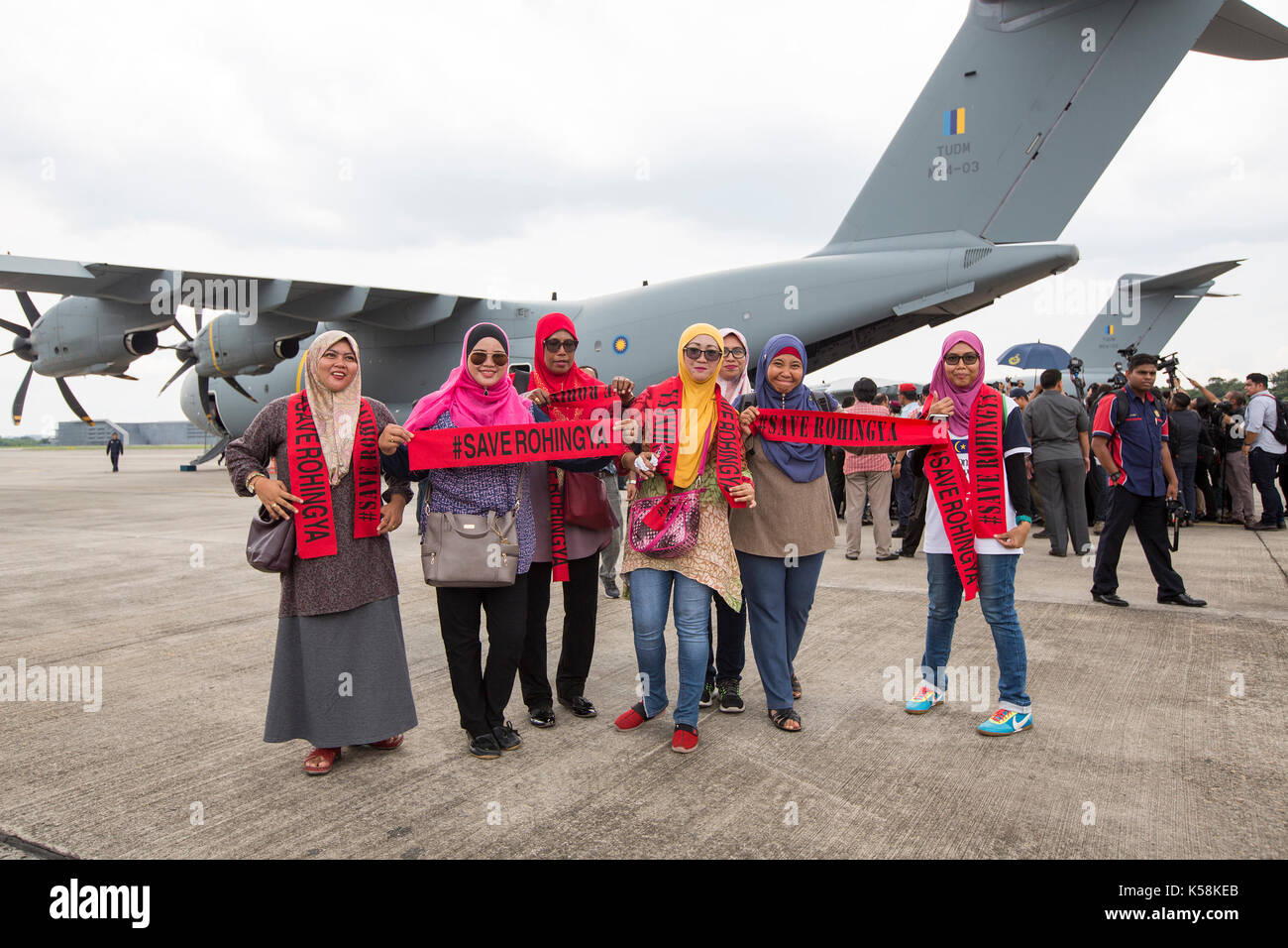 Kuala Lumpur, Malaysia. 09th Sep, 2017. KUALA LUMPUR, SEP 9 2017: Supporters of a Malaysian humanitarian aid mission for the Rohingya population in Bangladesh participates at the departure ceremony of the mission at the Subang Royal Malaysian Military Air Base. Credit: SOPA Images Limited/Alamy Live News Stock Photo