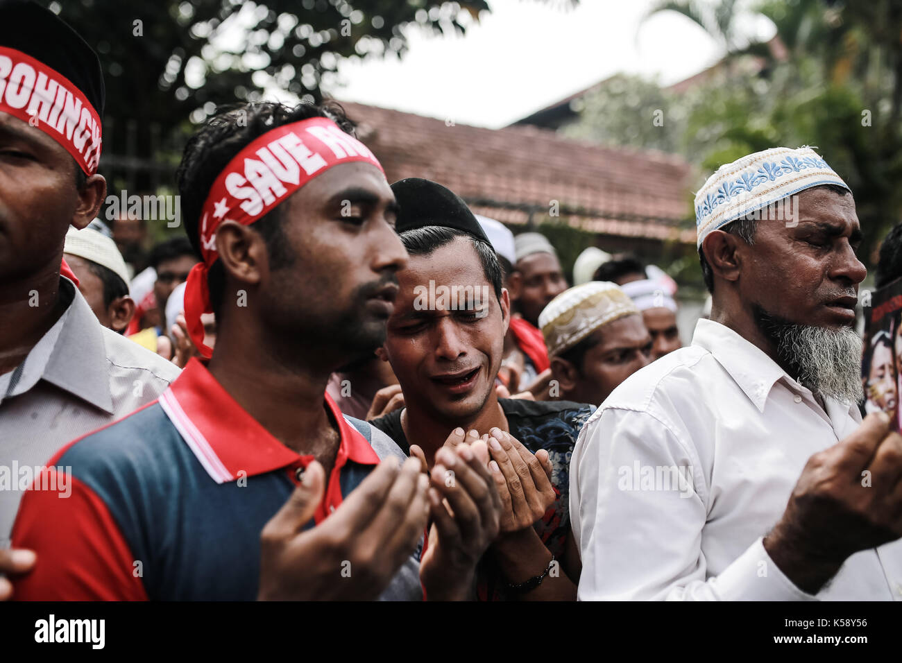 Kuala Lumpur, Malaysia. 08th Sep, 2017. Rohingya Muslims living in Malaysia prays during a protest outside the Myanmar Embassy in Kuala Lumpur, Malaysia. September 8, 2017. Credit: Ady Abd Ropha/Pacific Press/Alamy Live News Stock Photo