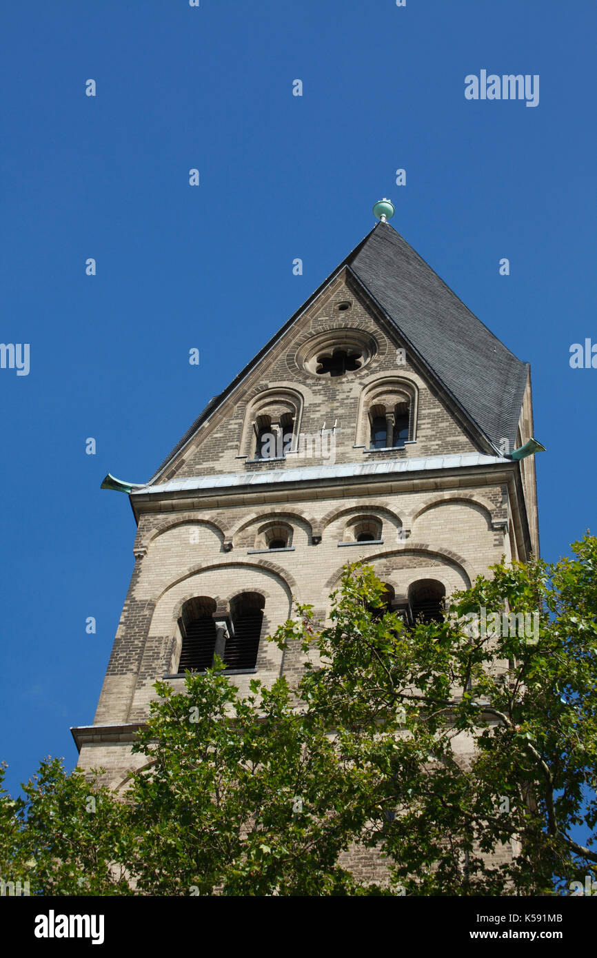 Sankt Aposteln, Romanische Kirche , Köln, Nordrhein-Westfalen, Deutschland  I  Church St. aposteln, Cologne, North Rhine-Westphalia, Germany Stock Photo