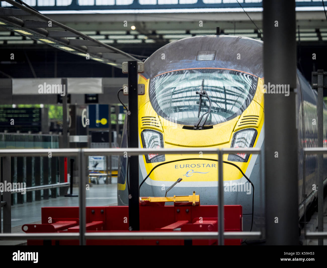 Eurostar Train St Pancras Station London - a Eurostar train stands at a platform at London's St Pancras Station Stock Photo