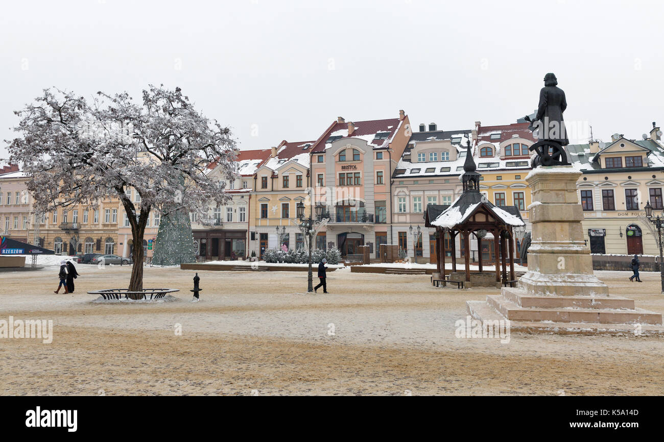 RZESZOW, POLAND - JANUARY 17, 2017: People walk along winter Market square  in front of City Hall. Rzeszow is the largest city in southeastern Poland  Stock Photo - Alamy