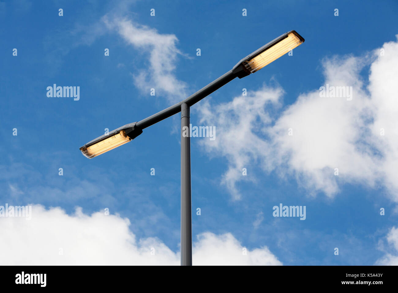 Burning street lamp hires stock photography and images Alamy