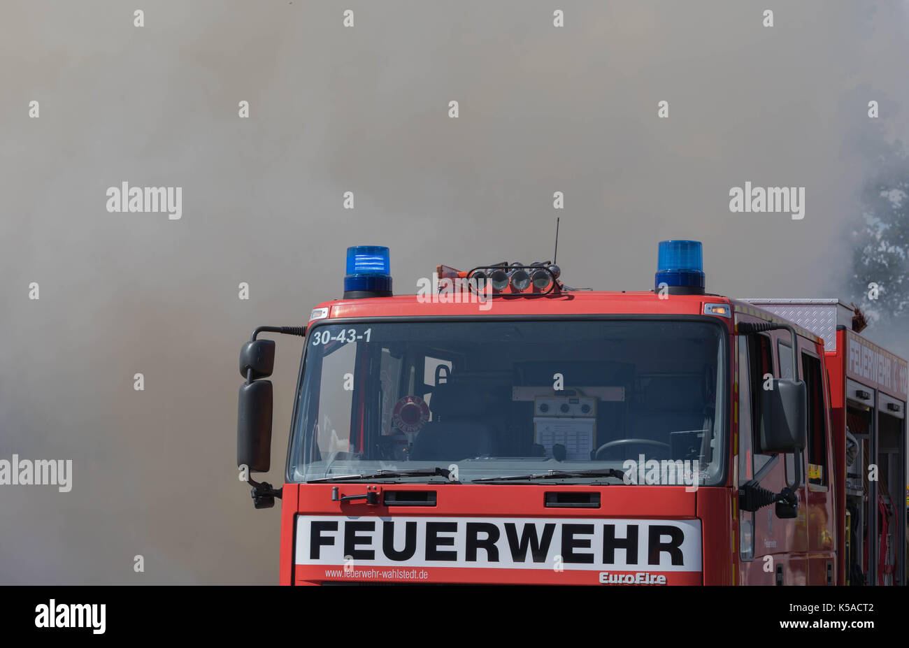 Krankenwagen mit Blaulicht und Martinshorn. (Photo by Alexander Pohl/Sipa  USA) Credit: Sipa USA/Alamy Live News Stock Photo - Alamy