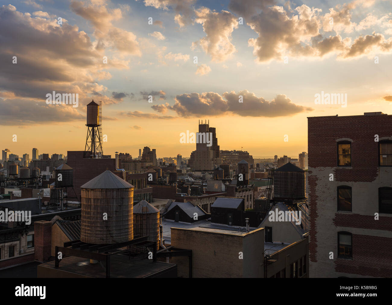 New york rooftop water tower hires stock photography and images Alamy