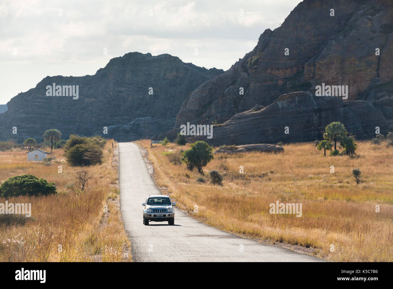Grassland road scenery hi-res stock photography and images - Alamy