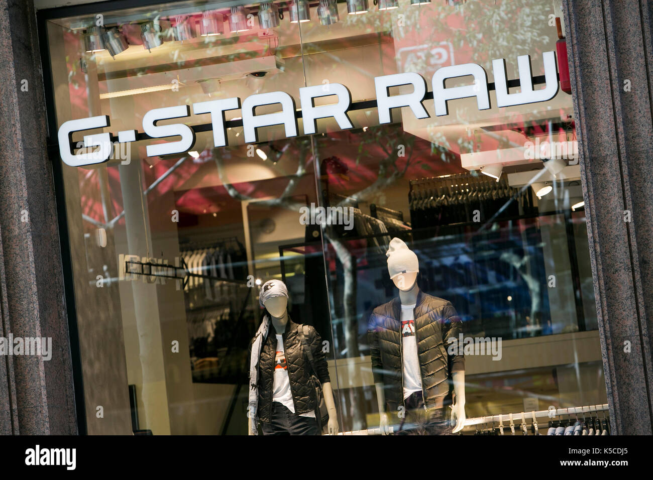 A logo sign outside of a G-Star RAW clothing retail store in Barcelona,  Spain on August 30, 2017 Stock Photo - Alamy