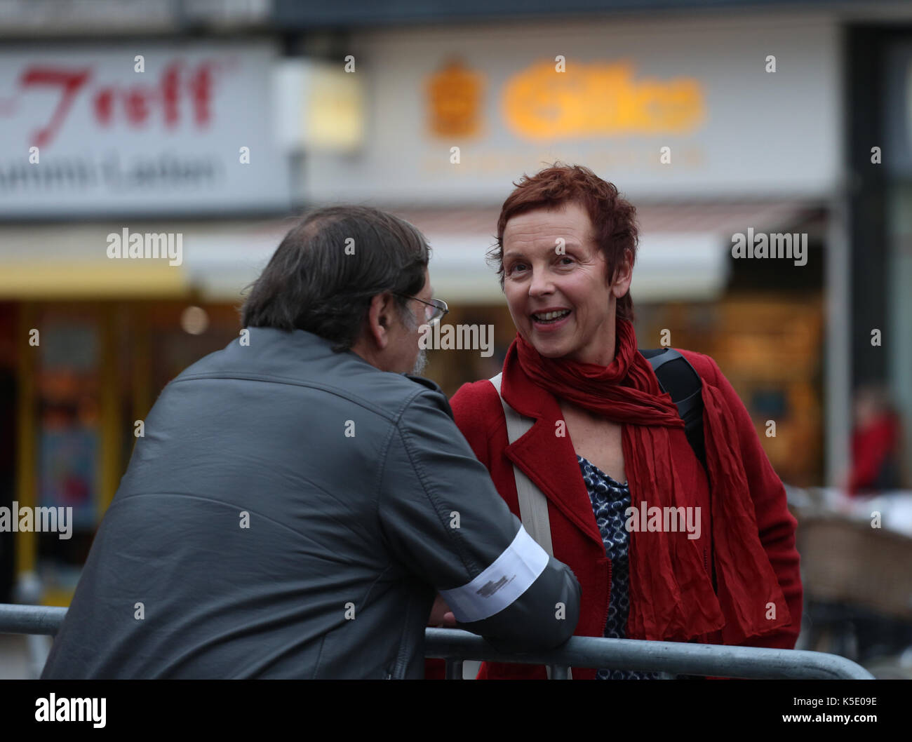 Frankfurt, Germany. 08th Sep, 2017. Sabine Leidig talking to a stewart. Credit: Alexander Pohl/Pacific Press/Alamy Live News Stock Photo