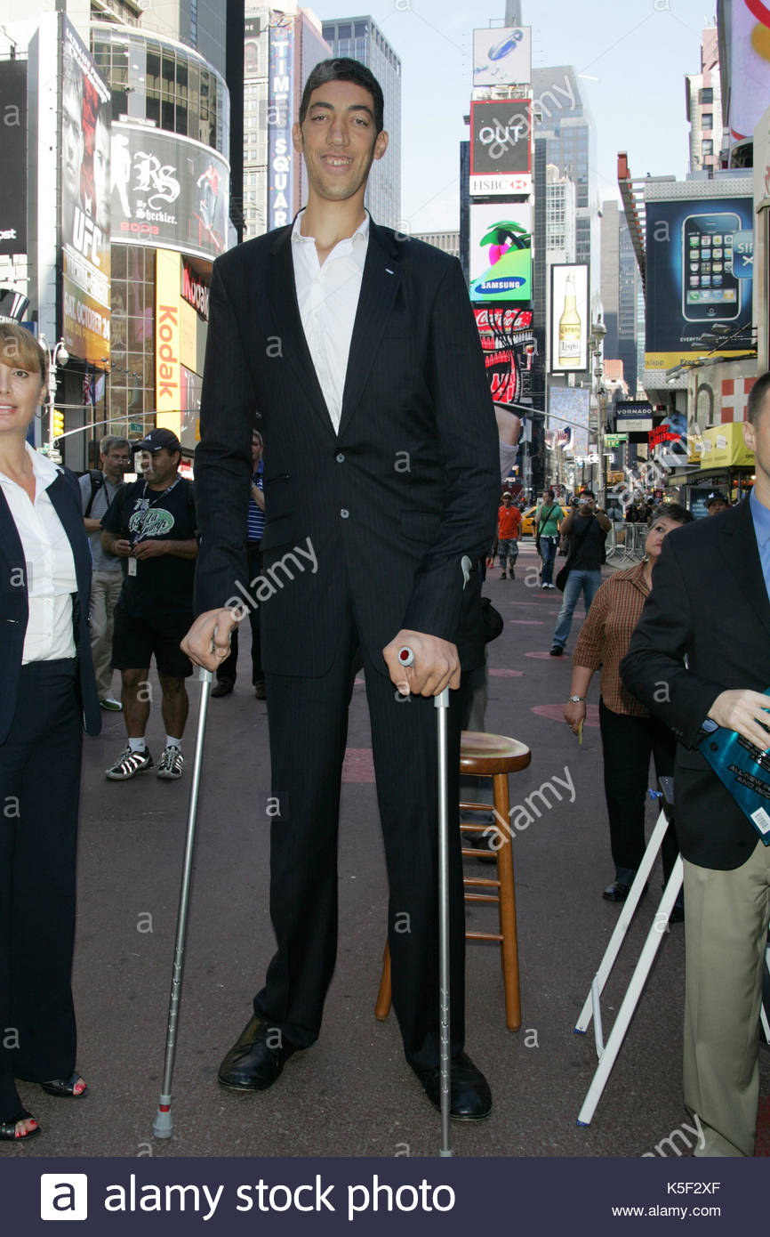Worlds Tallest Man Sultan Kosen Stock Photos Worlds T - vrogue.co