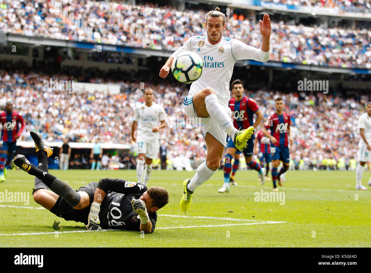 Real madrid soccer player raul hi-res stock photography and images - Alamy