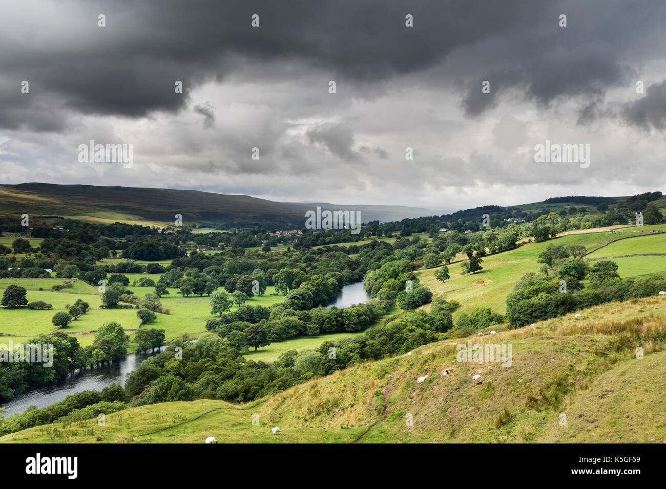 Teesdale, County Durham UK.  Saturday 9th September 2017. UK Weather.  It has been a day of sunny spells and scattered heavy showers across the Northeast of England.  These showers are expected to die away for a time before the rain returns on Sunday afternoon. Credit: David Forster/Alamy Live News. Stock Photo