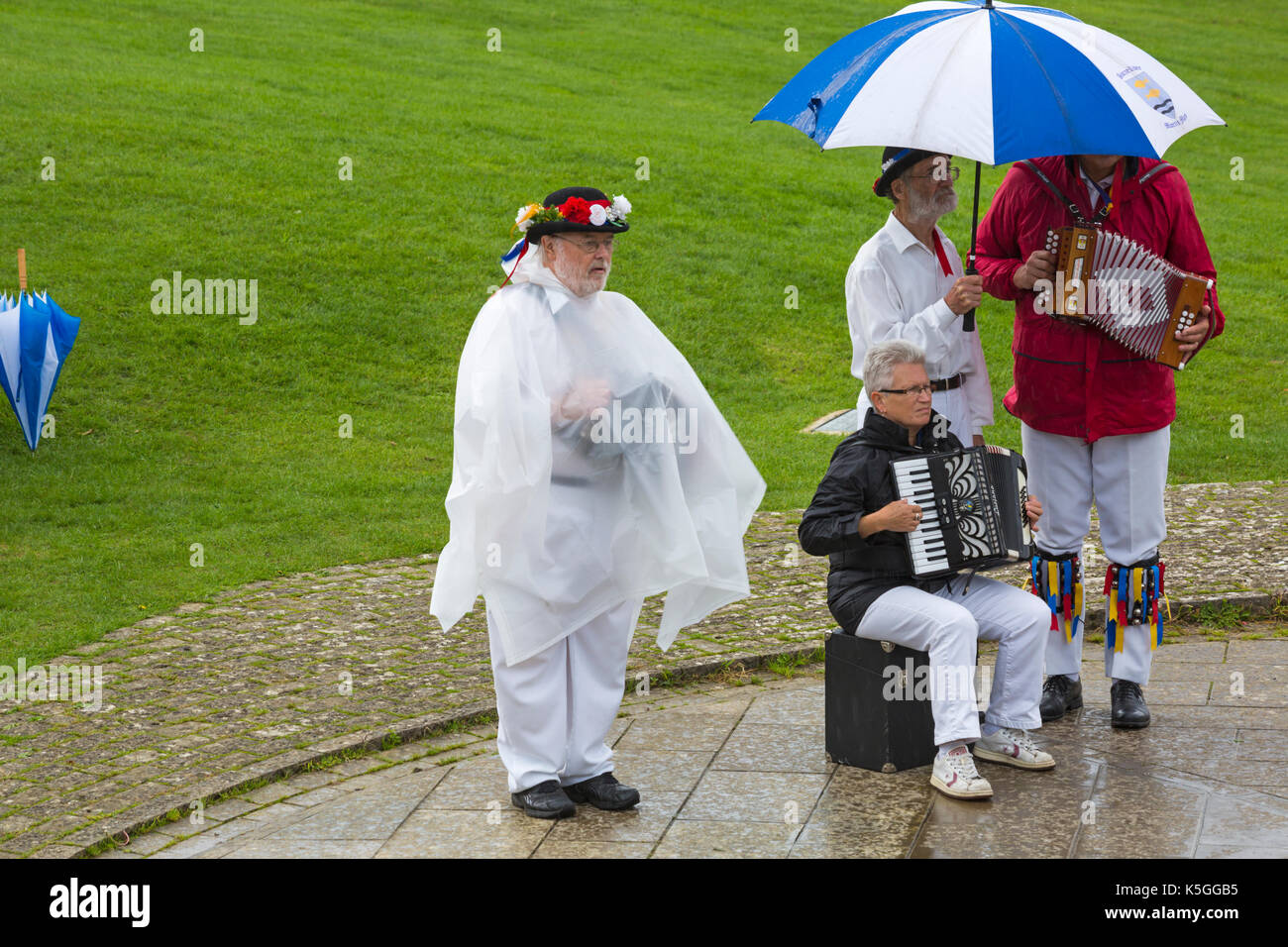 Swanage, Dorset, UK. 9th Sep, 2017. Crowds flock to the Swanage Folk Festival on the 25th anniversary to see the dance groups and music along the seafront. The mixed weather, sunshine and rain, doesn't deter their spirits. Credit: Carolyn Jenkins/Alamy Live News Stock Photo