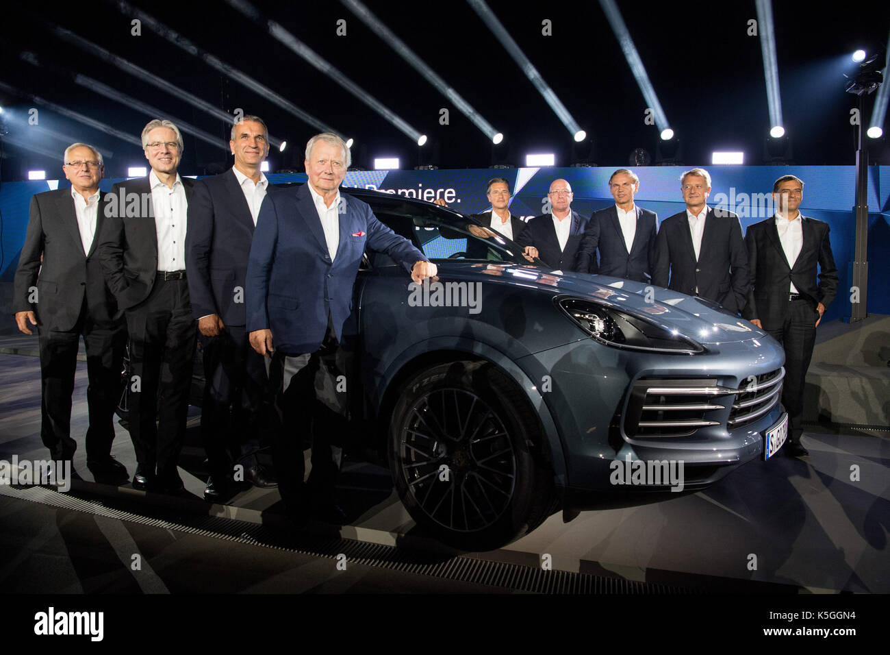 The members of the executive board of Porsche, Uwe-Karsten Staedter (l ...
