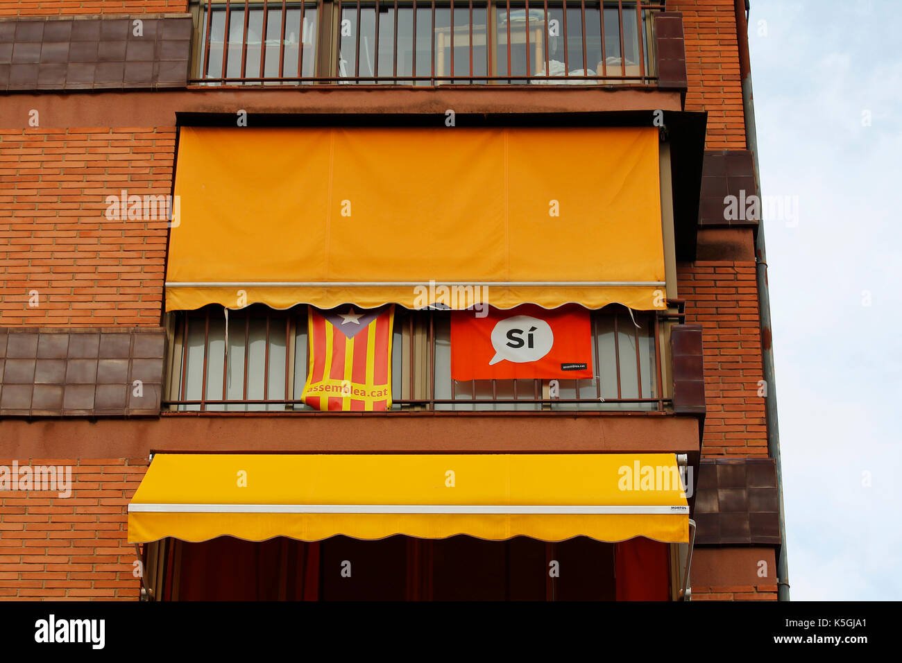 Flags claiming the right to vote in Catalonia, in the independence referendum from Spain Credit: jordi clave garsot/Alamy Live News Stock Photo