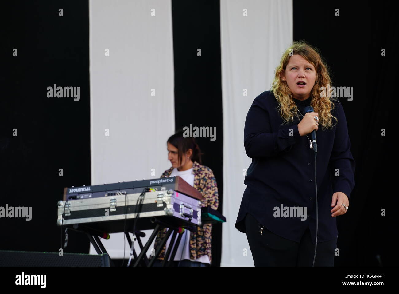 London, UK. 9th September, 2017. Kate Tempest performing live on the Main Stage at the 2017 OnBlackheath Festival in Blackheath, London. Photo date: Saturday, September 9, 2017. Photo credit should read: Roger Garfield/Alamy Live News Stock Photo