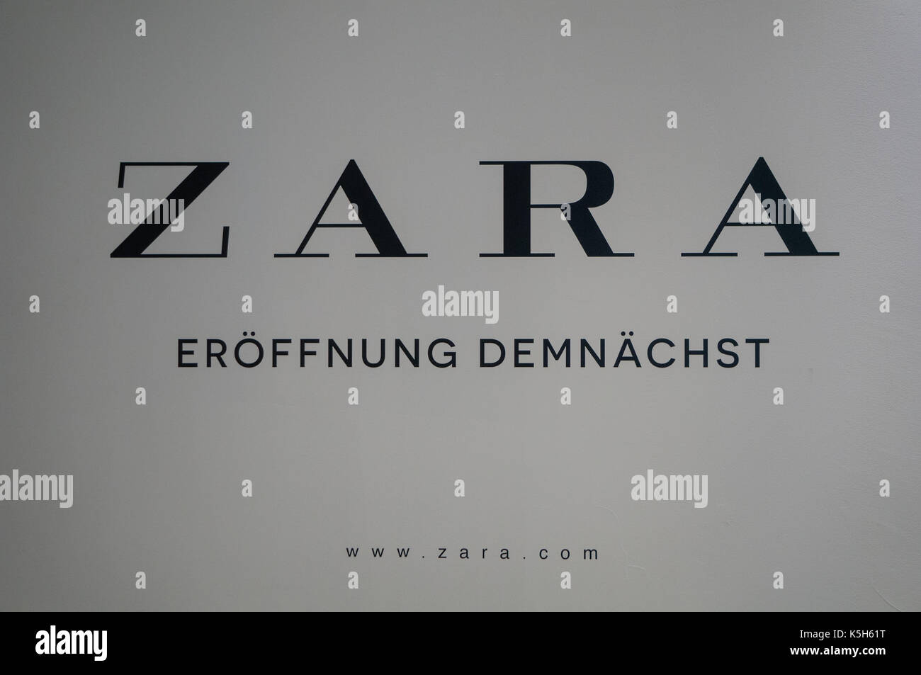 Graz, Austria - September 8th 2017: New Zara shop coming soon to Stock  Photo - Alamy