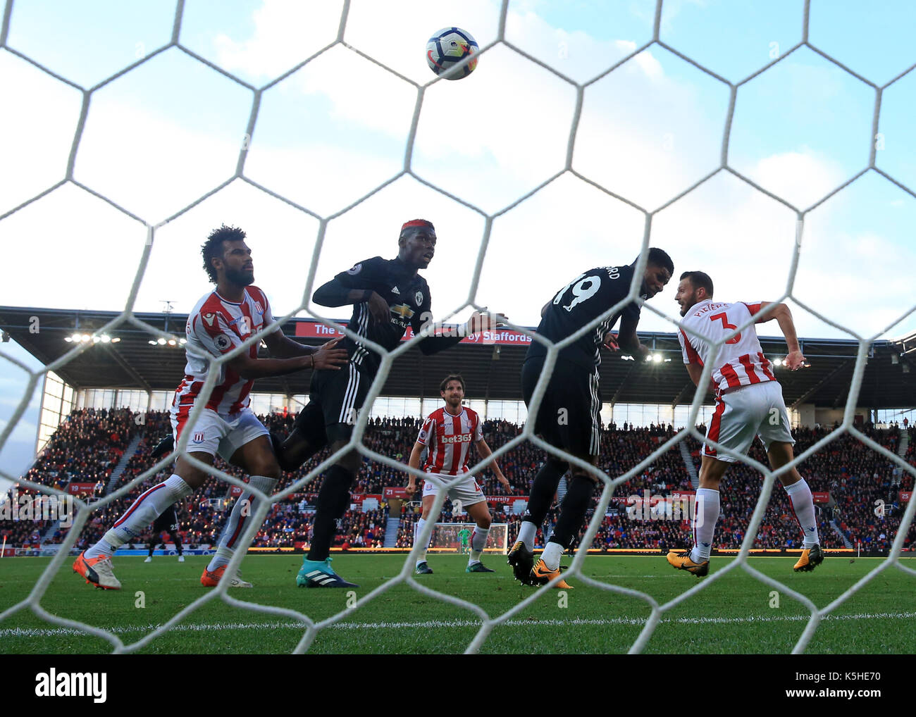 Manchester United's Marcus Rashford (centre right) scores his side's