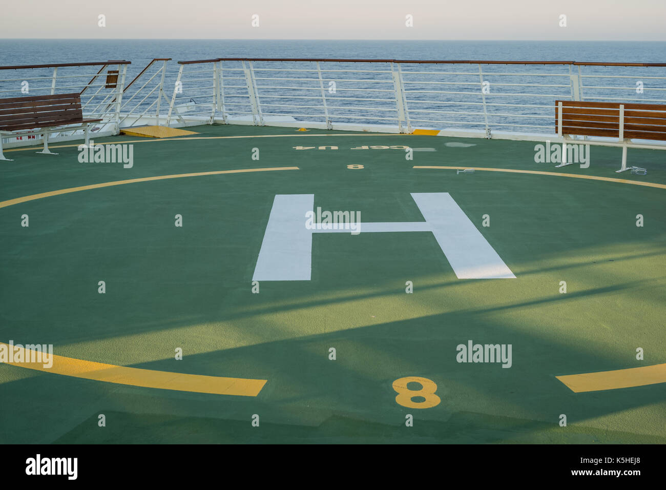 Helicopter pad hi-res stock photography and images - Alamy