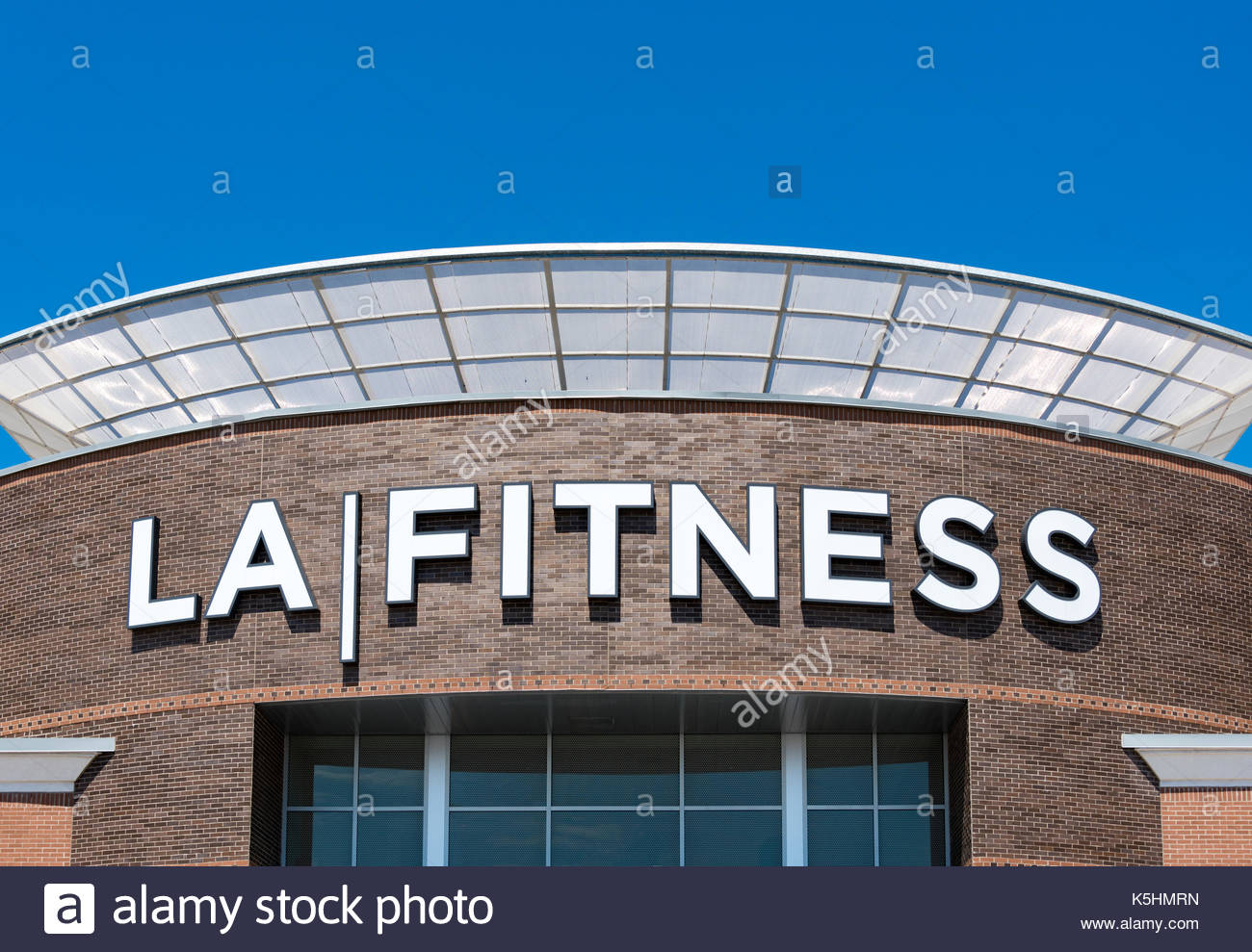 La Fitness Establishment Entrance With Company S Logo On The Wall