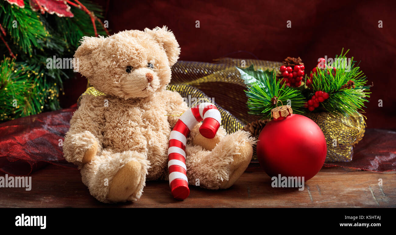 Christmas decoration, festive teddy bear and christmas ornaments Stock — free download