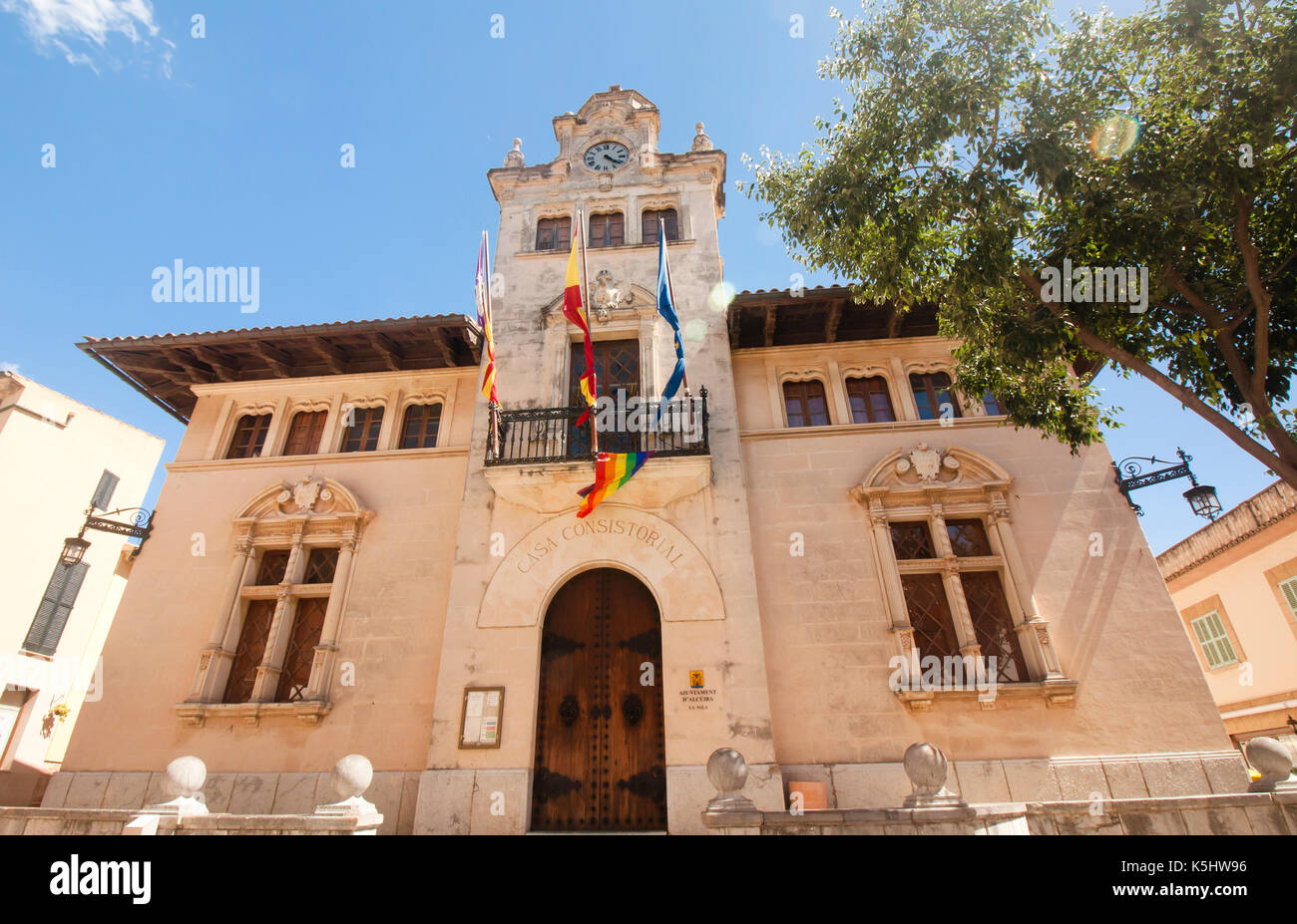 Traditional houses in old town alcudia hires stock photography and