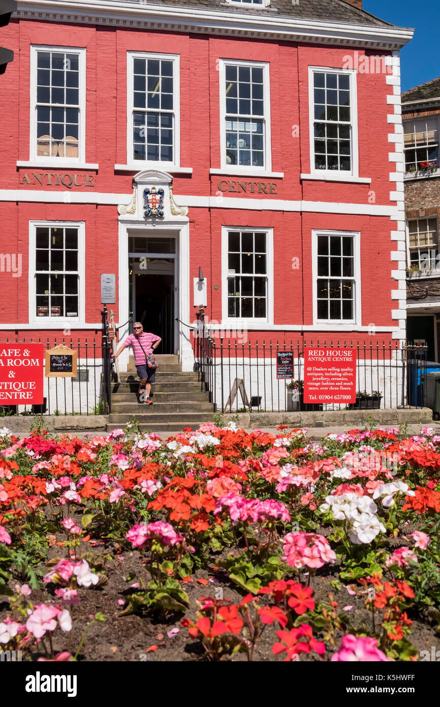 Red townhouse hires stock photography and images Alamy