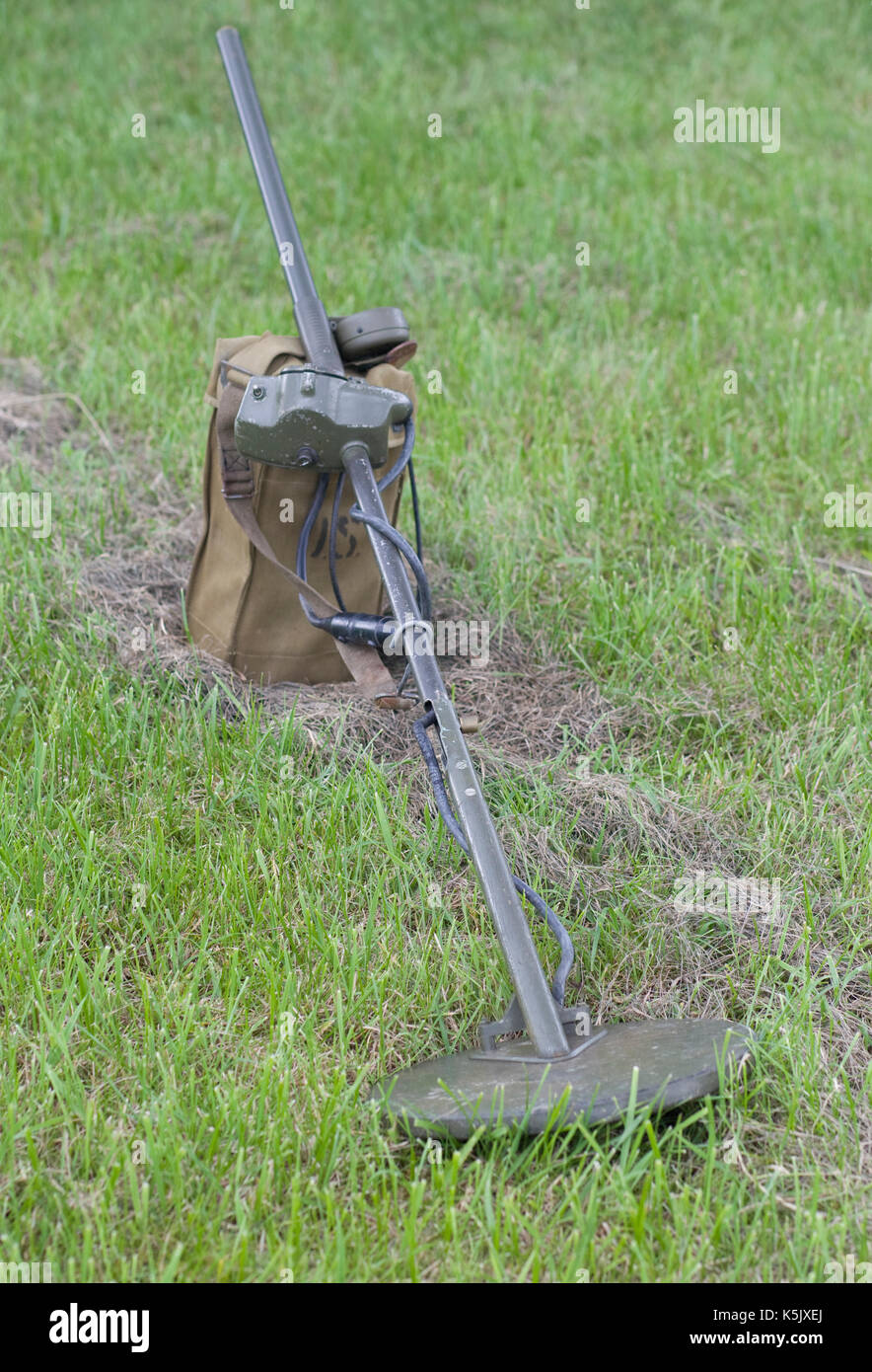Land mine detector hi-res stock photography and images - Alamy