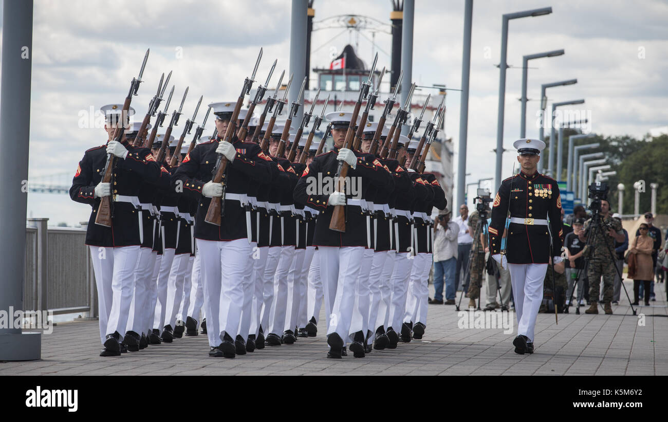 DVIDS - Images - Marines with Silent Drill Platoon perform for the  Minnesota Vikings halftime show. [Image 8 of 9]