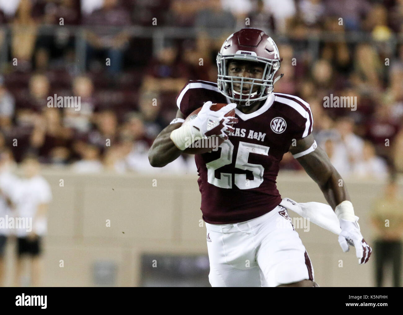 September 9, 2017: Texas A&M Aggies running back Kendall Bussey (25) sheds a tackle in the fourth quarter during the NCAA football game between the Nicholls State Colonels and the Texas A&M Aggies at Kyle Field in College Station, TX; John Glaser/CSM. Stock Photo