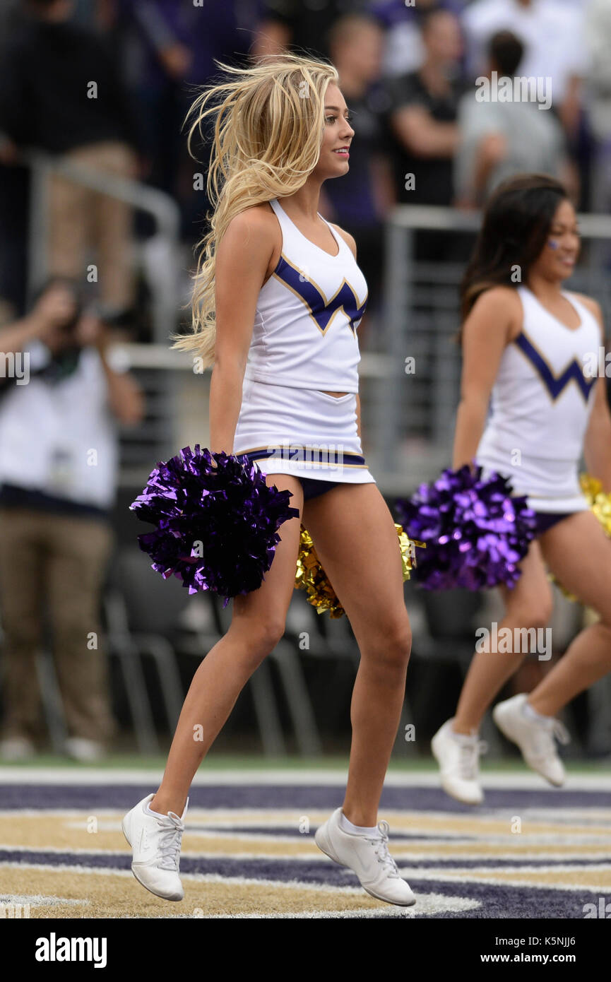 seattle-wa-usa-9th-sep-2017-the-uw-dance-and-cheer-squad-perform-during-K5NJJ6.jpg