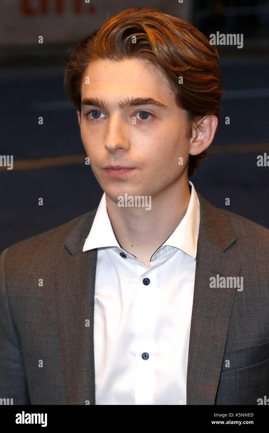 Austin Abrams Hi Res Stock Photography And Images Alamy