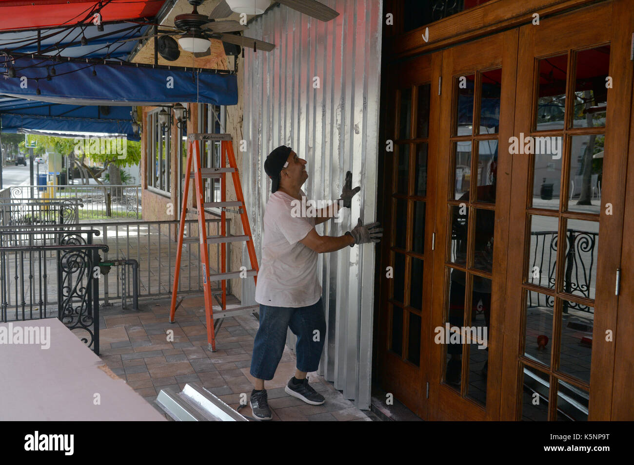 NEW YORK DALLIES OUT LAS OLAS, FL - SEPTEMBER 08:(EXCLUSIVE COVERAGE) With 24 hours to go Florida makes last minute preparations for Extreme Category 5 Hurricane Irma, Which Is The largest Storm In US History on September 8, 2017 in Fort Lauderdale, Florida. Hurricane Irma has grown to a category 5 storm and is expected to make landfall this weekend. The Affluent community of Las Olas was ghost town as residents have already fled due to the mandatory evacuation or have hunkered down those who refuse to leave People: Business Putting Up ShuttersBusiness Putting Up Shutters Transmission Ref Stock Photo