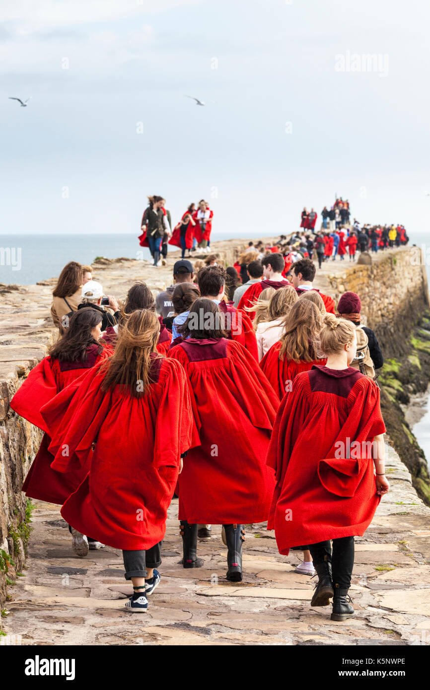 Freshers' Week at St Andrews University, Fife, UK. 10th Sep, 2017. Students in their red gowns