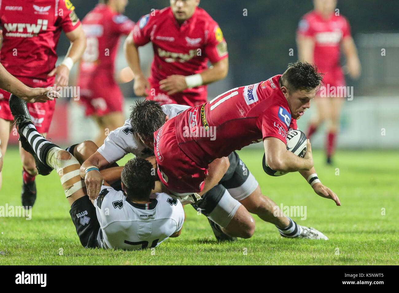 Rugby tackle championship hi-res stock photography and images - Alamy