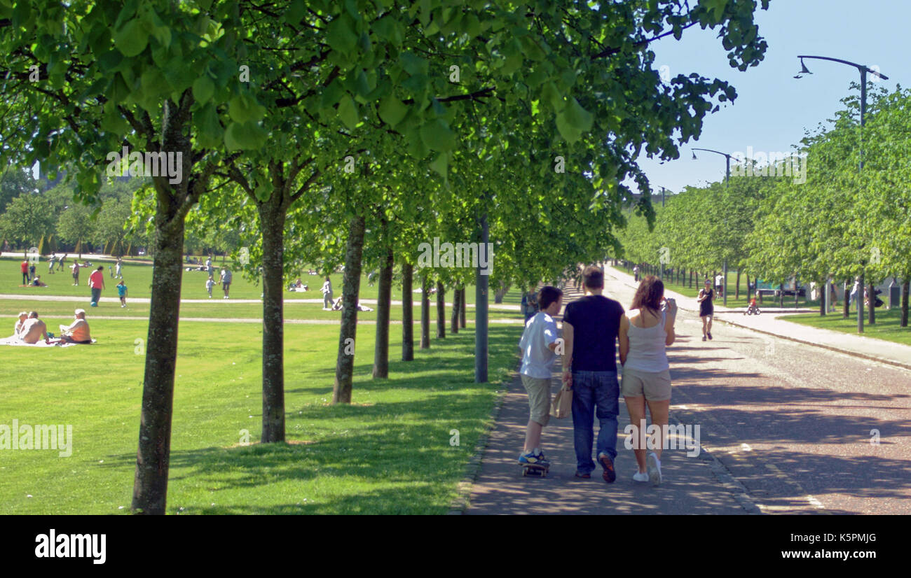 Glasgow Green city centre park walkway family day out sunny summer day Stock Photo