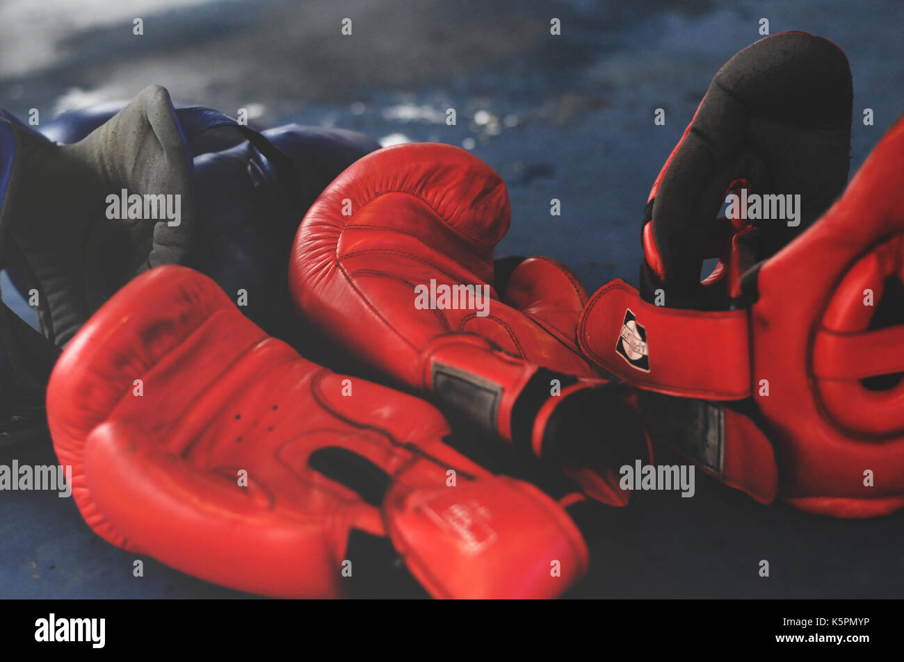 Red boxing gloves and headgear on boxing ring Stock Photo Alamy