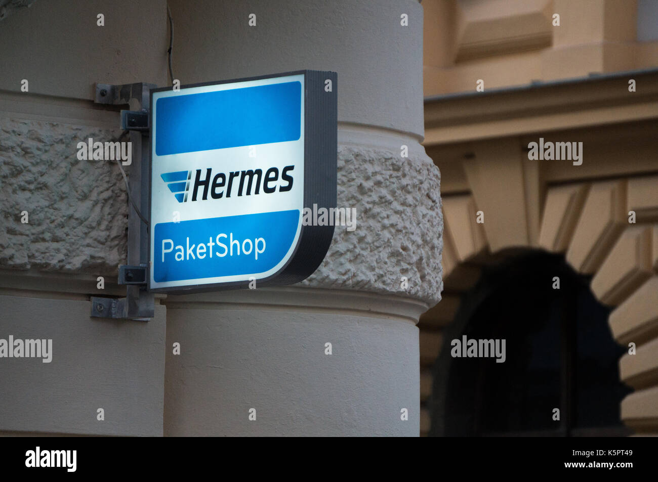 Graz, Austria - September 9th 2017: A "Hermes PaketShop" sign Stock Photo -  Alamy