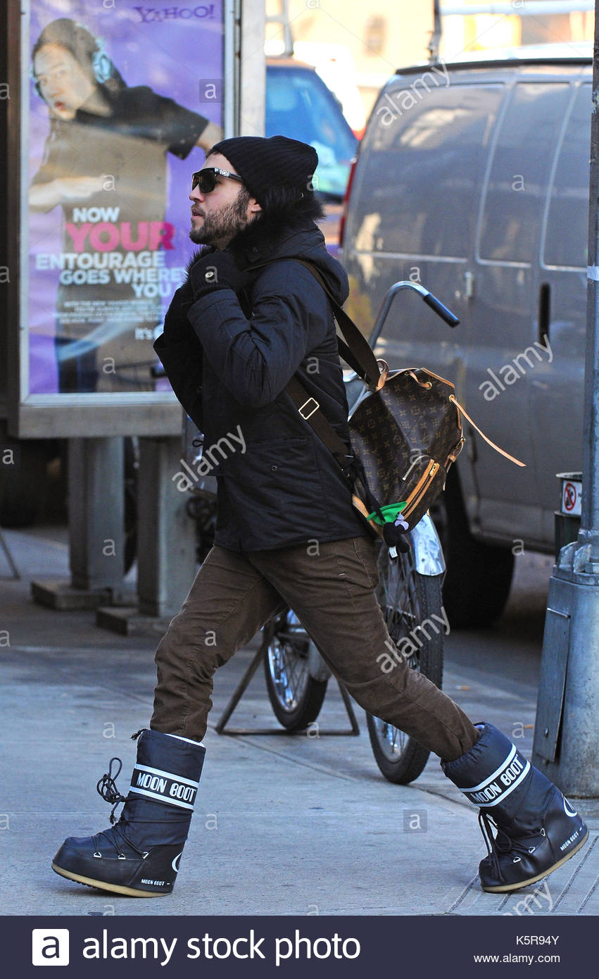 louis vuitton moon boots mens