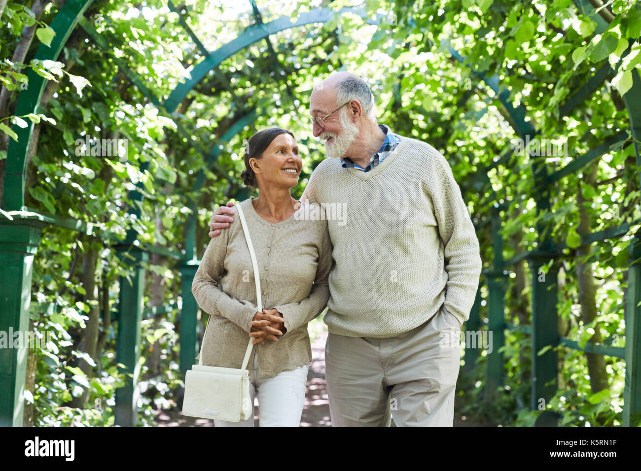 Seniors in park Stock Photo - Alamy