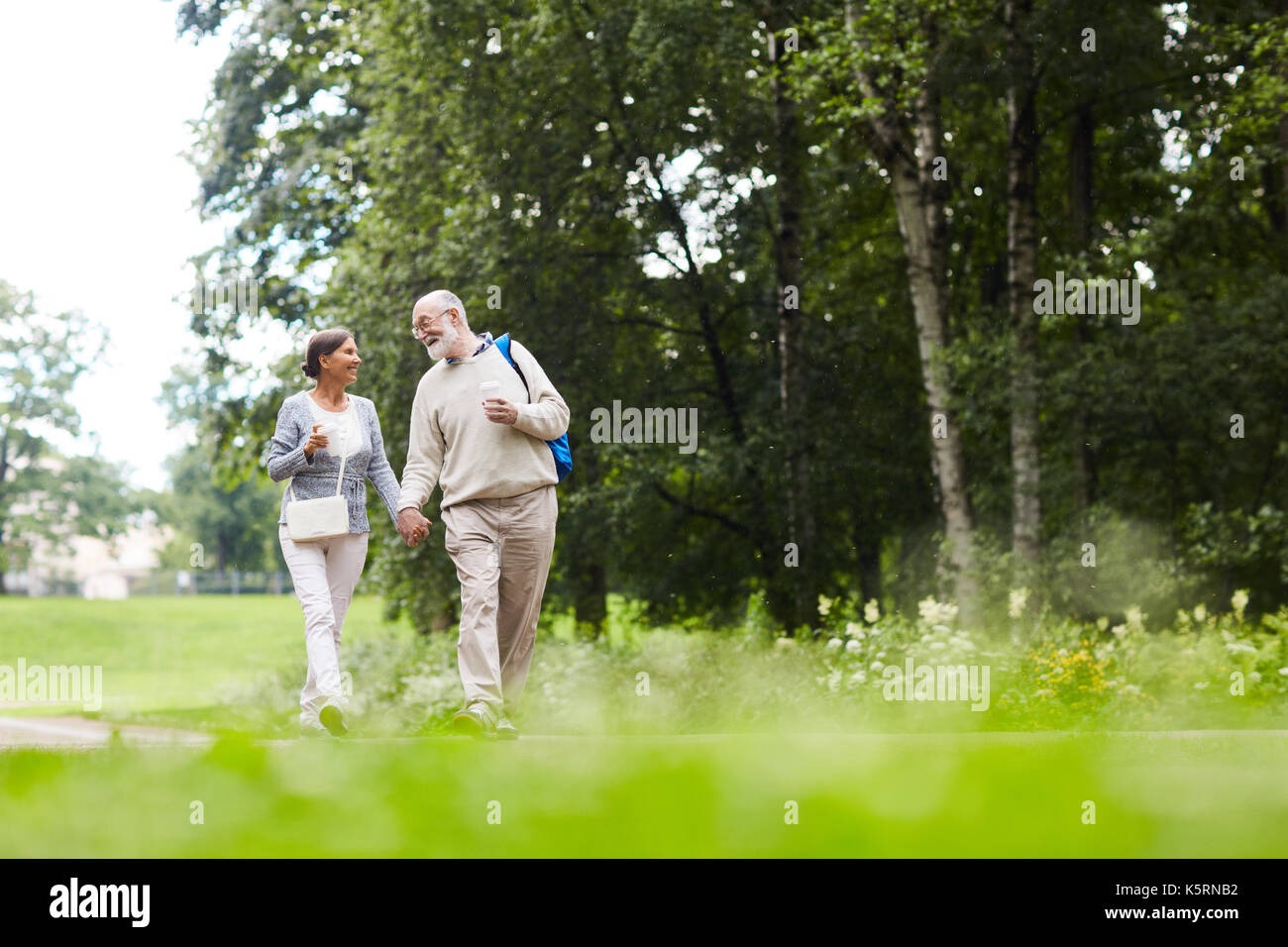 Man woman couple hiking hi-res stock photography and images - Alamy