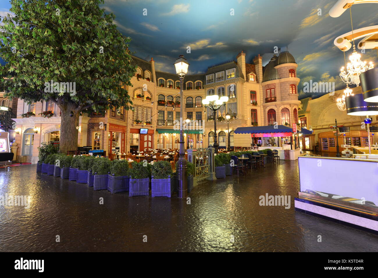 Download this stock image: Interior street scene Paris Hotel Las Vegas -  AHFK8W from Alamy's library of millio…