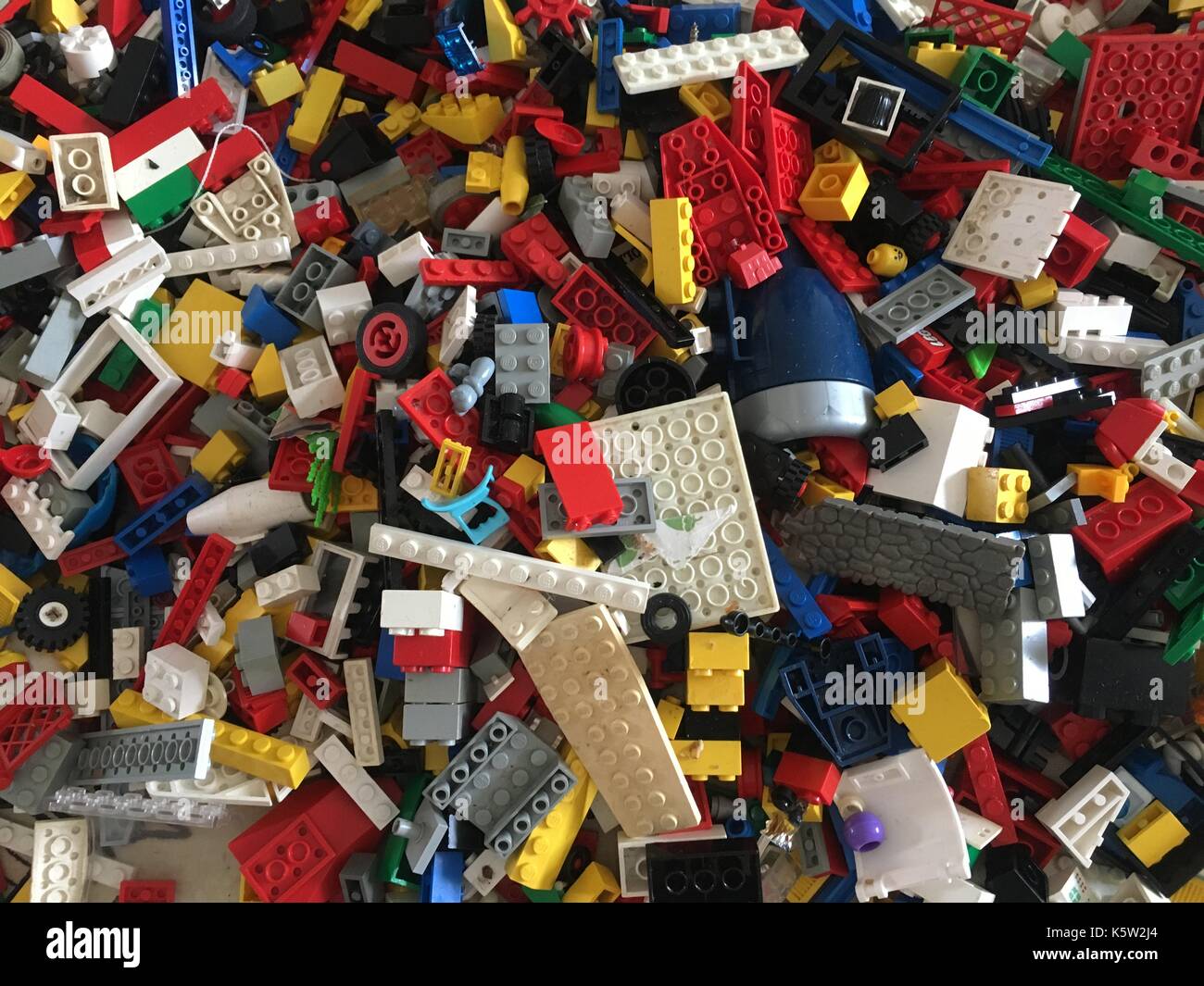 Briques de Lego photo stock. Image du humain, amitié - 30066352